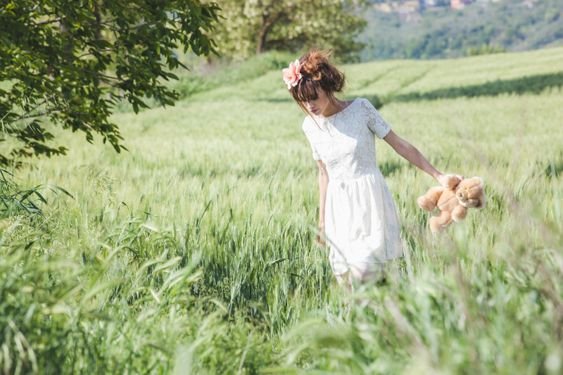 la ragazza nel prato